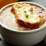 What is the difference between onion soup and French onion soup?