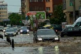 S-a emis cod portocaliu de ploi torențiale pentru București. Mesaj RO-Alert. Furtuna a făcut ravagii în Capitală. Străzi inundate și acoperișuri smulse. VIDEO – Evenimentul Zilei