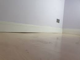 uneven gaps between skirting and