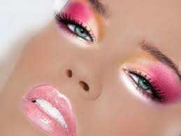 kobieta różowy makijaż
