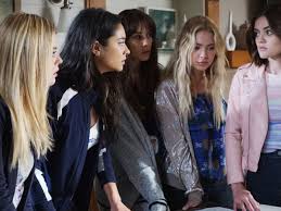 the pretty little liars are dressing