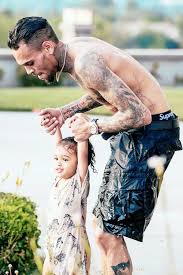 Chris brown's latest legal battle has even chris's baby mama nia guzman, 35, now wants him to increase his monthly contributions for daughter royalty. Chris Brown And His Daughter Swimming Chris Brown Wallpaper Breezy Chris Brown Chris Brown Daughter