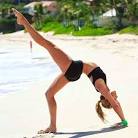 Resultado de imagem para rosie huntington-whiteley yoga