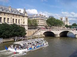 Les quais de seine - Photo de Hotel Viator - Paris Gare de Lyon -  Tripadvisor