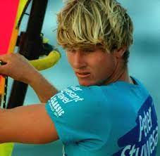 This is the official facebook page of robby naish, professional windsurfer, kiteboarder and stand. 50 Jahre Windsurfen Trinkfeste Pioniere Und Furchtlose Athleten Welt