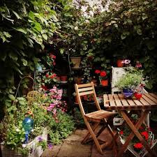 40 Small Chill Out Corner Garden Ideas