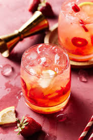 strawberry vodka lemonade garnish