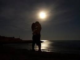 Risultati immagini per romantica notte di luna sul mare