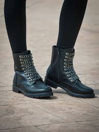 Елегантни дамски обувки, изработени са от естествена кожа с интересен змийски десен. Damski Boti Ot Estestvena Kozha Italiya Cherni Bellagio Style
