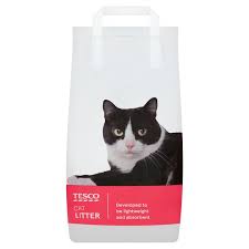 Those seeking an effective clumping litter that's made from biodegradable ingredients will appreciate the excellent clumping ability and odor control provided by this corn litter. Tesco Lightweight Cat Litter 10 Litres Tesco Groceries