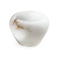 The former use it in a wider sense that includes varieties of two different minerals: Windlicht Alabaster Manufactum
