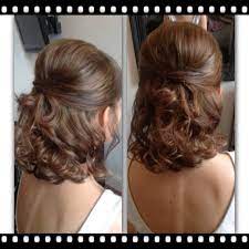 Cute hair updos are popular choices of the mother of the bride hairstyles that are fast and easy to put together at a moment's notice. Weiches Halb Hoch Halb Runter Feines Haar Frisuren Mother Of The Bride Hair Short Wedding Hair Medium Hair Styles