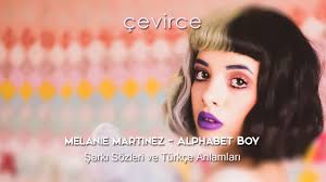 Ever wonder how many boys are in the world? Melanie Martinez Alphabet Boy Sarki Sozleri Ve Turkce Anlamlari Cevirce