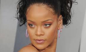 rihanna and how to get a trendy makeup