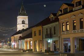 File:Kysucké Nové Mesto - historické námestie.jpg - Wikimedia Commons