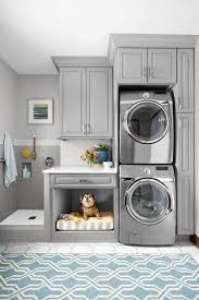 Even if you feel like your laundry room is too small, with a little bit of organization and the right decor, we can have you loving your laundry room. Ducha Para Perros Lavadoras Y Secadoras Almacenaje Y Lugar Para Mascotas Laundry Room Layouts Laundry Room Design Laundry Mud Room