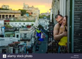 Risultati immagini per cubani abbracci