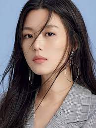 It is one of the only times she had front bangs in her entire career, projecting a softer and more innocent image. Jun Ji Hyun Has Been Called Stingy By Netizens For Reducing Her Tenants Rents By 10