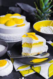 Современные десерты: муссовый торт с зеркальной глазурью «Пина Колада»  (Pina Colada) | Andy Chef (Энди Шеф) — блог о еде и путешествиях, пошаговые  рецепты, интернет-магазин для кондитеров |