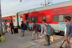 Indian Railways/IRCTC: रेलवे ने बिहार, यूपी और गुजरात समेत कई रूट्स की इन  15 ट्रेनों को किया रद्द, देखें पूरी List