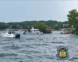 boat overturns at lake of the ozarks