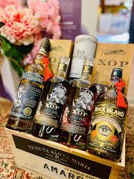 four dragons of prosperity whisky gift set