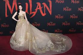2020 / сша / китай / канада mulan мулан. Mulan Premieres In Hollywood Despite Coronavirus Fears Vanity Fair