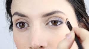 how to make your eyes look smaller 8