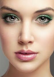 how to rock makeup for green eyes