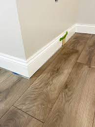 how to install laminate flooring on