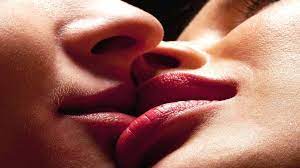 100 kissing lips wallpapers