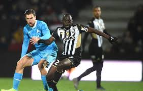 The comment angered many americans who questioned why prince harry was living in the united states if he didn't appreciate and respect its constitution. Ligue 1 Revivez La Victoire Convaincante De L Om A Angers 0 2