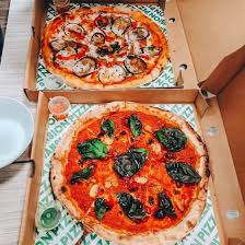 Any good pizza connoisseur will agree that a good pizza is made from a variety of different components. 7 Pizza Places In Kl That Offers Delivery Services To You During Mco