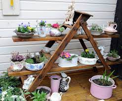 植物の棚ってどのようにして作るの？ DIYで自分だけの空間を作ってみよう！ | GardenStory (ガーデンストーリー)