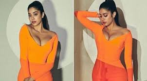 हद से ज्यादा छोटी ड्रेस पहन जाह्नवी ने लगाया Hotness का तड़का, ऑरेंज डीप  नेक ड्रेस में मचा दिया इंटरनेट पर हल्ला | bollywood actress jhanvi kapoor  flaunts her deep neck ...
