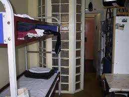 Résultat de recherche d'images pour "Dtenus dans leur cellule a la prison de Luynes, en 2008"