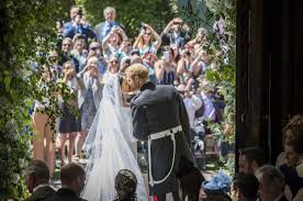 Prinz harry und meghan markle gaben am montag ihre verlobung bekannt. Herzogin Meghan Prinz Harry Die Schonsten Fotos Ihrer Hochzeit In 2020 Konigliche Hochzeit Royale Hochzeiten Hochzeit