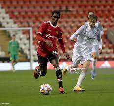Habeeb Ogunneye of Manchester United U19s in action during the UEFA...  Nachrichtenfoto - Getty Images