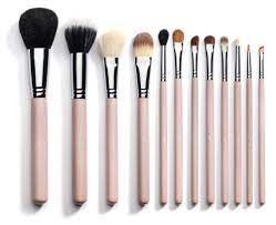 12 makeup brushes you need to look good