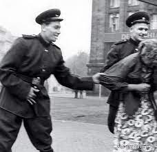 解放者的暴行：蘇軍集體強暴德國婦女狂潮- 每日頭條