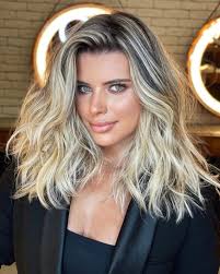 It will add interest to the entire hairstyle. 35 Best Medium Length Hairstyles For Thick Hair In 2021