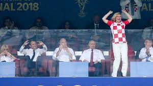 クロアチア戦で話題沸騰「あの美熟女」の恐るべき処世術 | 大統領はなぜエコノミークラスでW杯観戦に向かったか | クーリエ・ジャポン