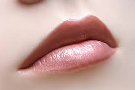 how to make your lips look bigger