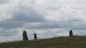 Trois menhirs de la colline de Treimes aux Bondons - PA00103794 - Monumentum