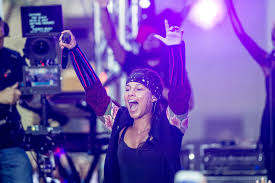 a goes makeup free for alicia keys