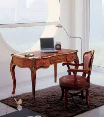 Desk With Fine Finishes Ideal For Classic Offices Idfdesign