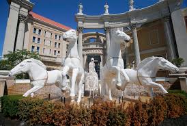 caesars to add luxury hotel and