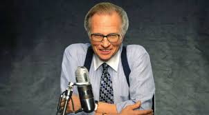 Larry king was for decades one of america's most popular talk show hosts, first on local radio, then nationally syndicated radio, and for decades larry king live aired live in prime time on tv's cnn. Morre O Apresentador Americano Larry King Em Decorrencia De Complicacoes Com A Covid 19 Revista Forum