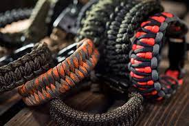 Put your weaving or braiding skills into action on some paracord. Paracord Projects 550 Cord Braids Patterns Great Ideas How To Make