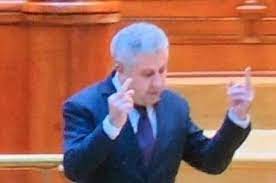 Florin Iordache neagă evidența și spune că nu a făcut semne obscene către Opoziție: Vi s-a părut, e un gest normal